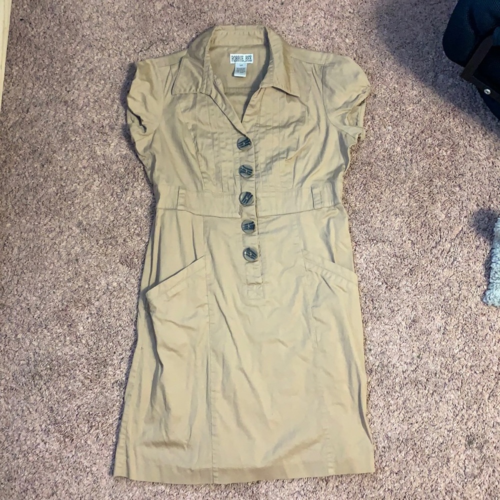 Women’s short sleeve button up dress